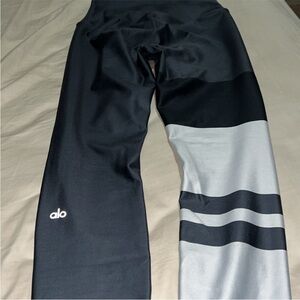 ALO Yoga Black and Gray Leggings with Sporty Design
